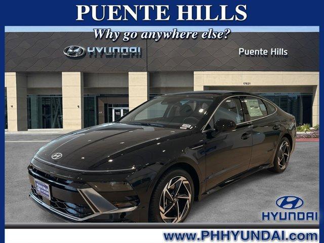Photo of 2025 Black Hyundai SONATA