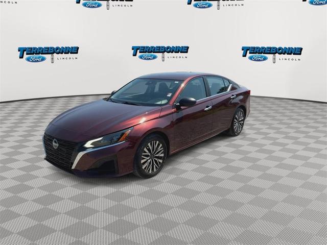 Photo of 2024 Garnet Pearl Nissan Altima