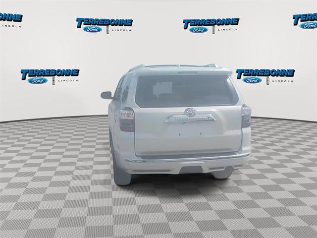 Photo of 2019 White Toyota 4Runner