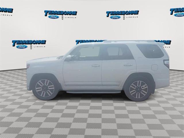 Photo of 2019 White Toyota 4Runner