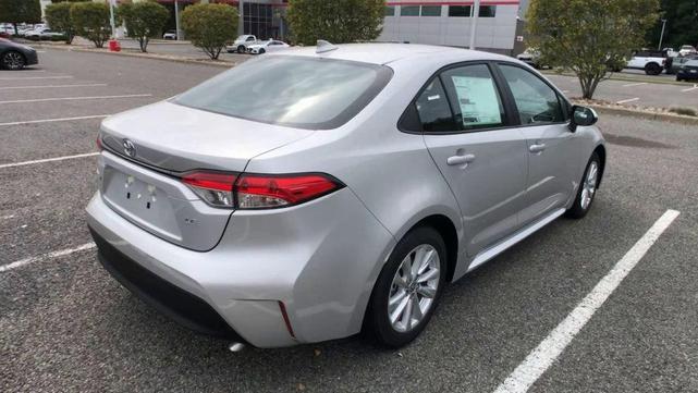 Photo of 2025 Classic Silver Metallic Toyota Corolla