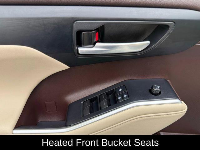 Photo of 2021 Blizzard Pearl Toyota Highlander