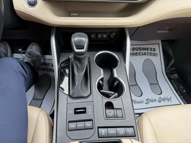 Photo of 2021 Blizzard Pearl Toyota Highlander