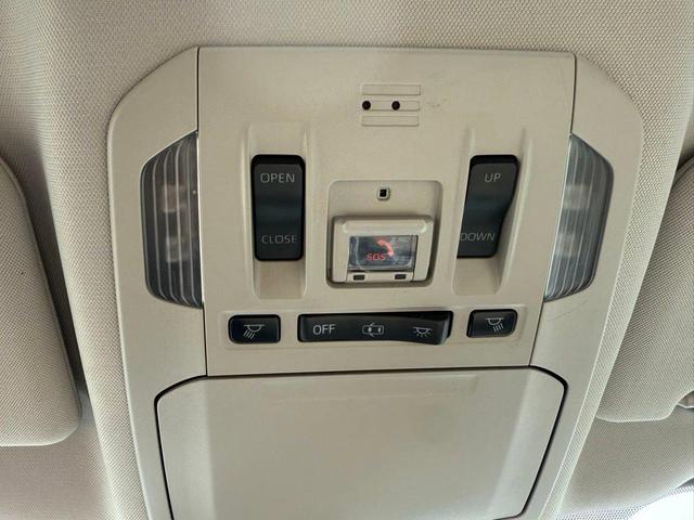 Photo of 2021 Blizzard Pearl Toyota Highlander