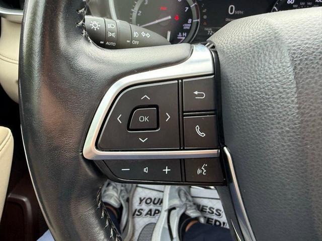 Photo of 2021 Blizzard Pearl Toyota Highlander