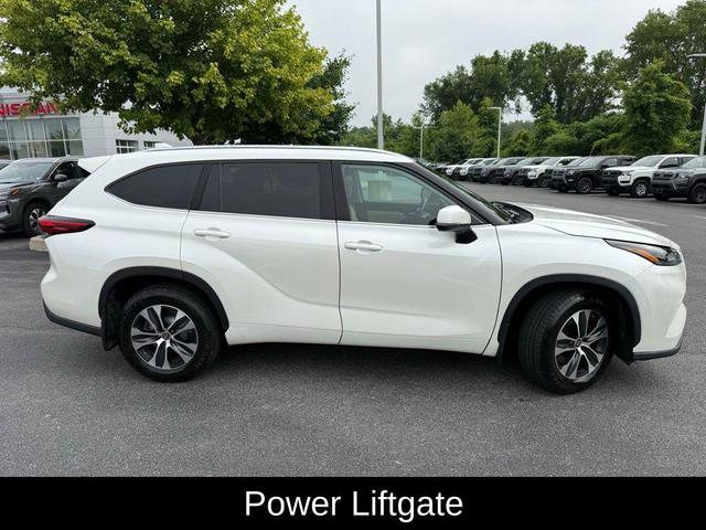 Photo of 2021 Blizzard Pearl Toyota Highlander
