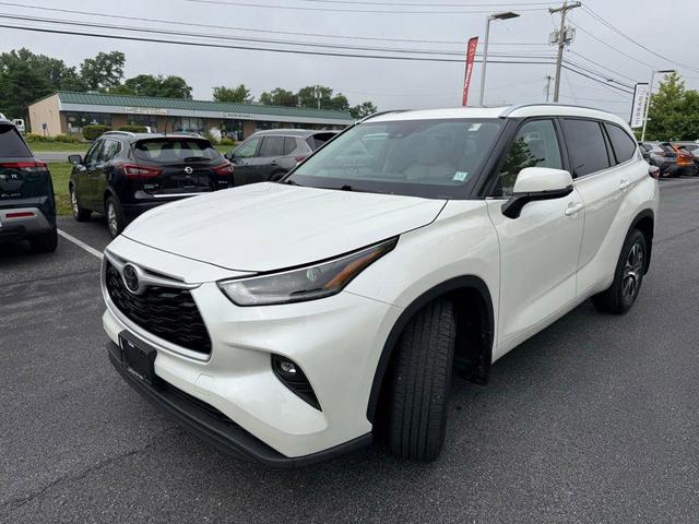 Photo of 2021 Blizzard Pearl Toyota Highlander
