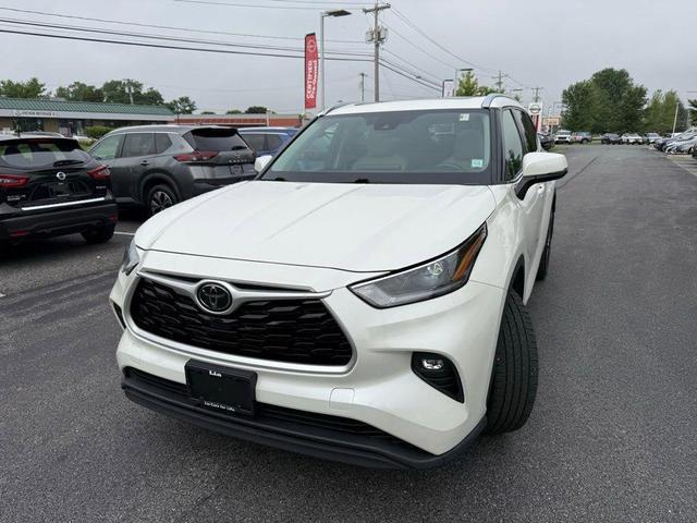 Photo of 2021 Blizzard Pearl Toyota Highlander