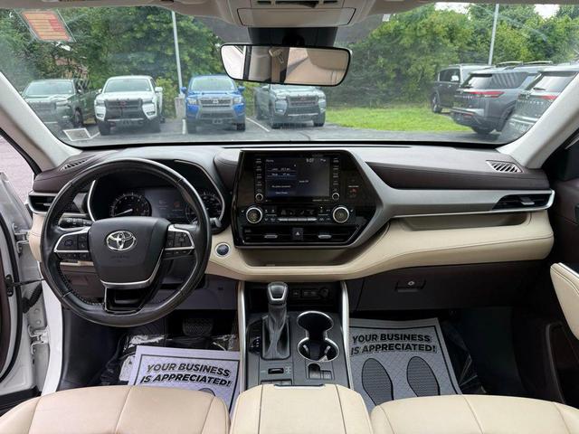 Photo of 2021 Blizzard Pearl Toyota Highlander