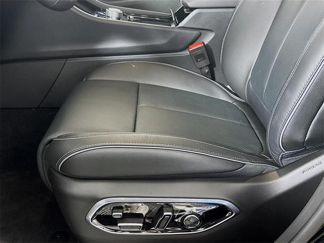 Photo of 2025 Diamond Black Jeep Grand Cherokee L