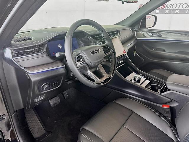 Photo of 2025 Diamond Black Jeep Grand Cherokee L