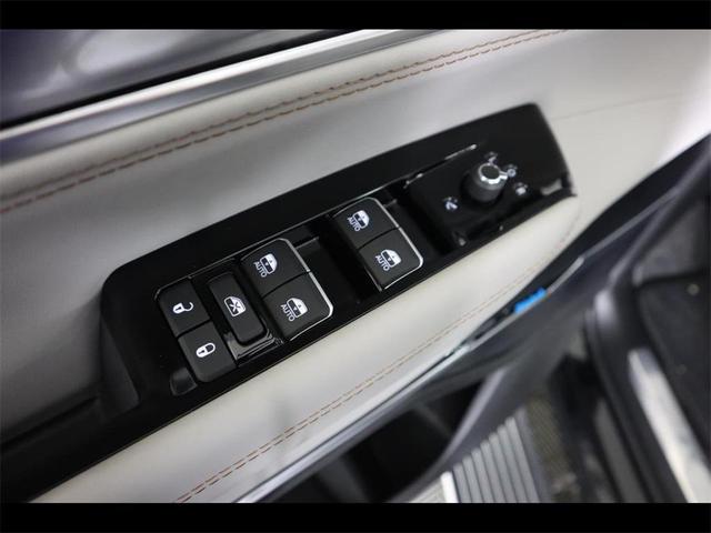 Photo of 2024 Diamond Black Jeep Grand Wagoneer