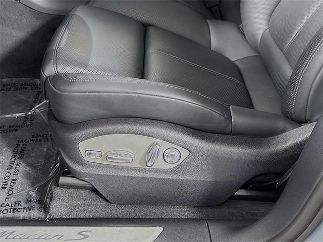 Photo of 2023 Dolomite Silver Metallic Porsche Macan