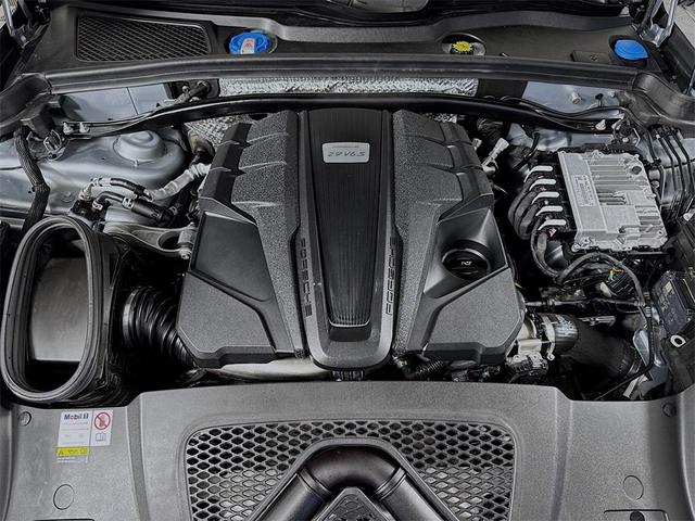 Photo of 2023 Dolomite Silver Metallic Porsche Macan