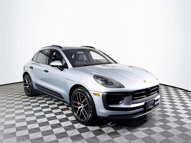 Photo of 2023 Dolomite Silver Metallic Porsche Macan