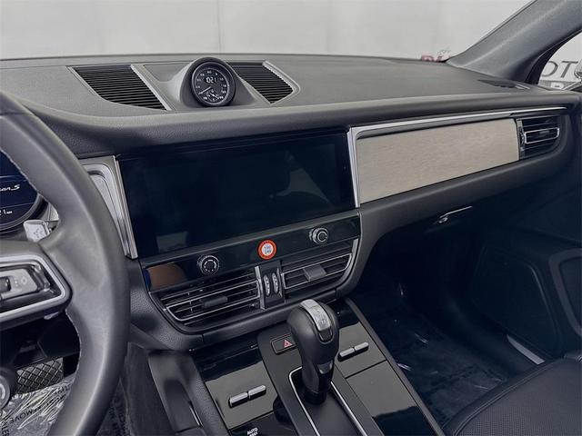 Photo of 2023 Dolomite Silver Metallic Porsche Macan