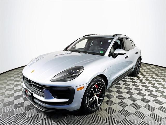 Photo of 2023 Dolomite Silver Metallic Porsche Macan