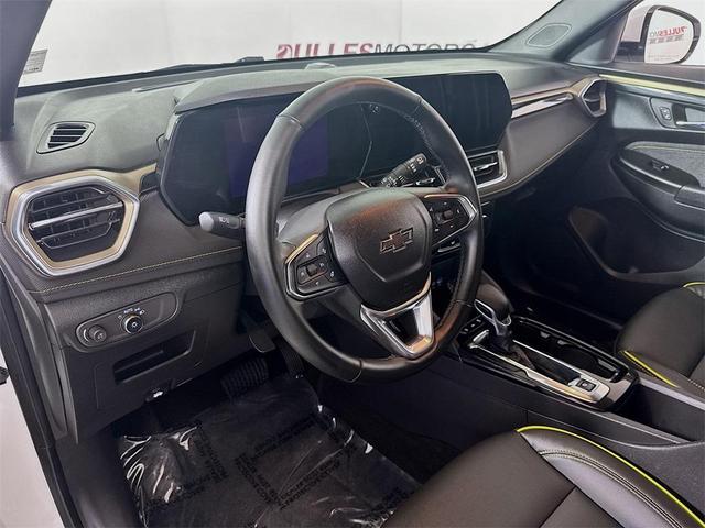 Photo of 2024 Summit White Chevrolet Trailblazer