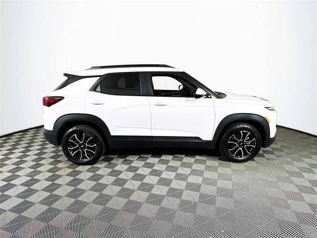 Photo of 2024 Summit White Chevrolet Trailblazer