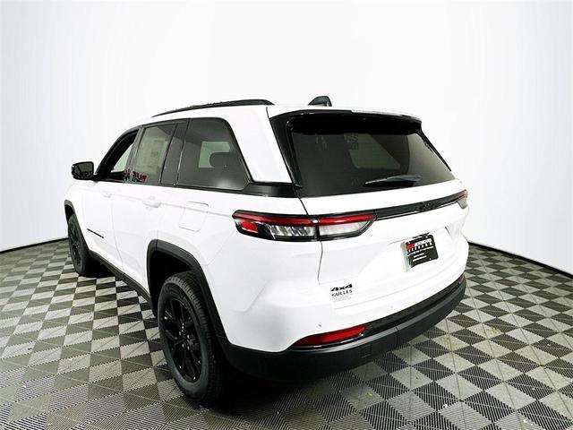 Photo of 2025 Bright White Clearcoat Jeep Grand Cherokee