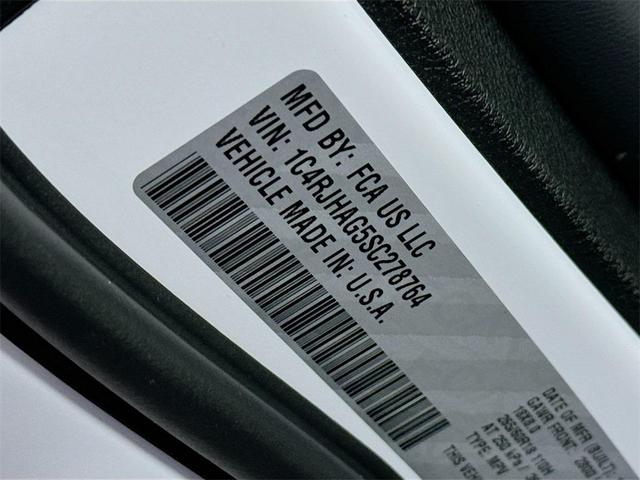 Photo of 2025 Bright White Clearcoat Jeep Grand Cherokee