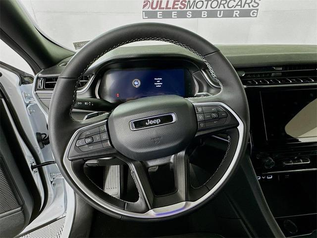 Photo of 2025 Bright White Clearcoat Jeep Grand Cherokee