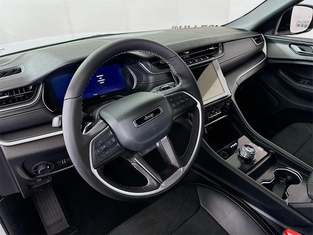 Photo of 2025 Bright White Clearcoat Jeep Grand Cherokee