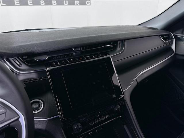 Photo of 2025 Bright White Clearcoat Jeep Grand Cherokee