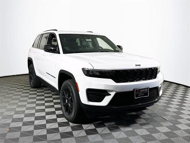 Photo of 2025 Bright White Clearcoat Jeep Grand Cherokee