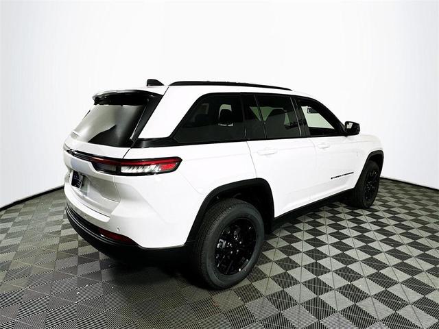 Photo of 2025 Bright White Clearcoat Jeep Grand Cherokee