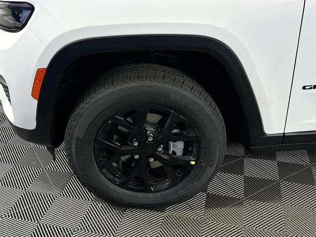 Photo of 2025 Bright White Clearcoat Jeep Grand Cherokee