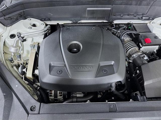 Photo of 2020 Crystal White Metallic Volvo XC90