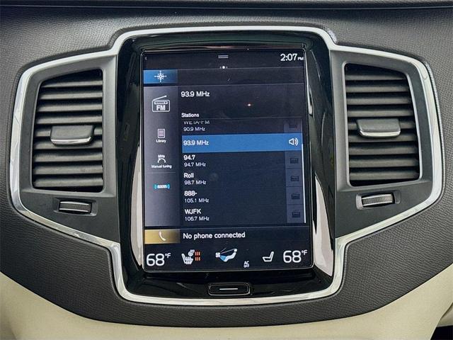 Photo of 2020 Crystal White Metallic Volvo XC90