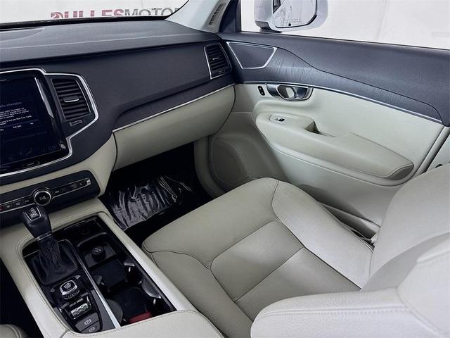 Photo of 2020 Crystal White Metallic Volvo XC90