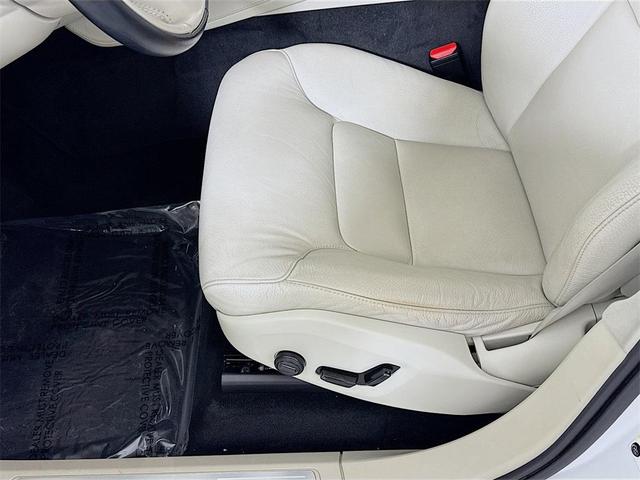 Photo of 2020 Crystal White Metallic Volvo XC90