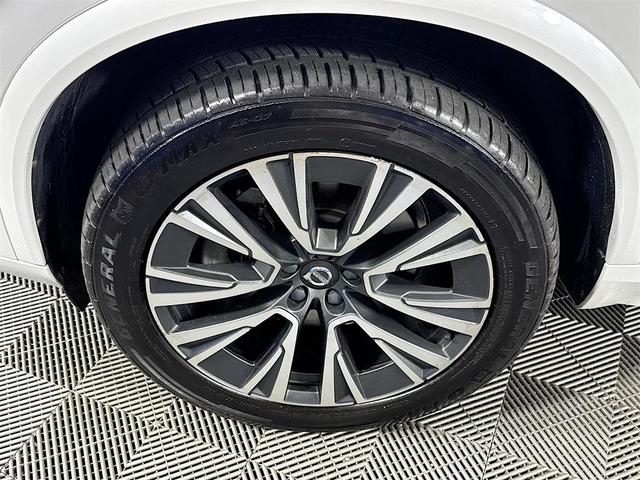 Photo of 2020 Crystal White Metallic Volvo XC90