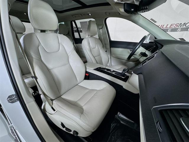 Photo of 2020 Crystal White Metallic Volvo XC90