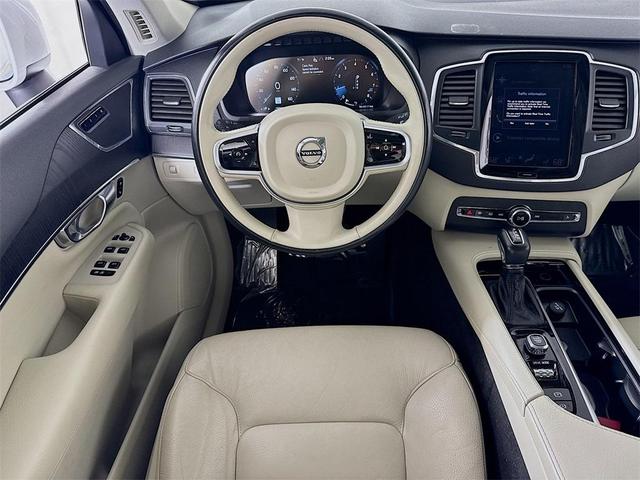 Photo of 2020 Crystal White Metallic Volvo XC90