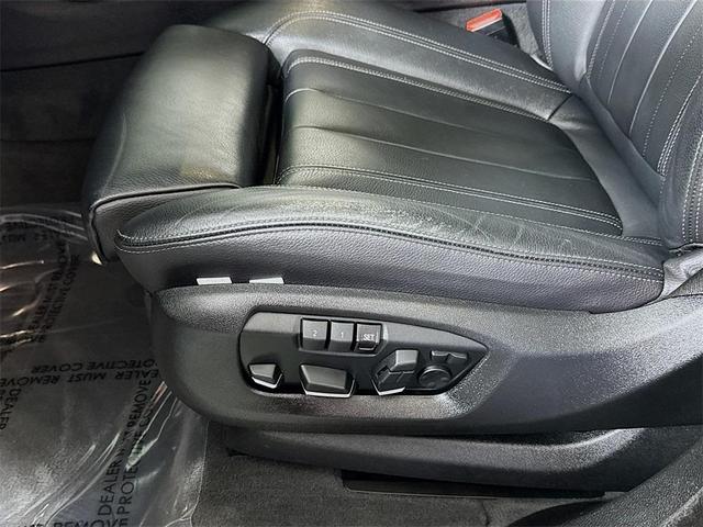 Photo of 2019 Carbon Black Metallic BMW X6