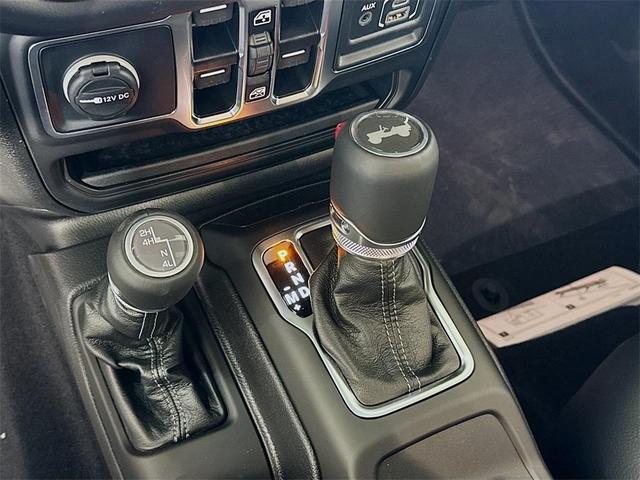 Photo of 2025 Granite Crystal Clearcoat Metallic Jeep Wrangler