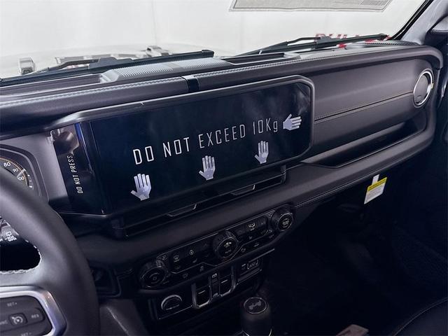 Photo of 2025 Granite Crystal Clearcoat Metallic Jeep Wrangler