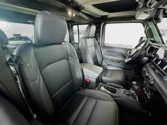 Photo of 2025 Granite Crystal Clearcoat Metallic Jeep Wrangler
