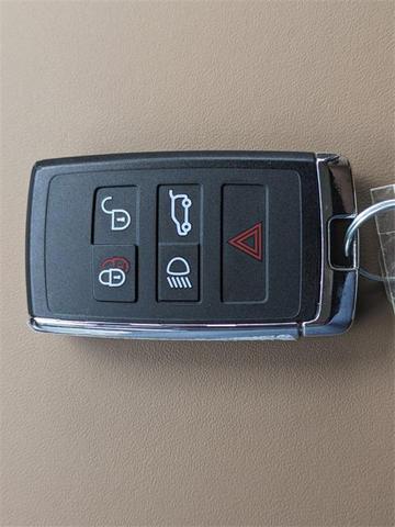 Photo of 2025 White Land Rover Range Rover