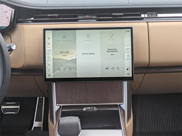 Photo of 2025 White Land Rover Range Rover