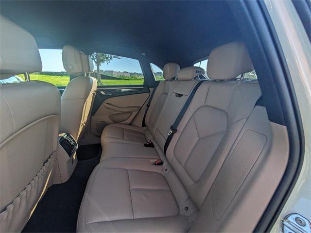 Photo of 2022 White Porsche Macan