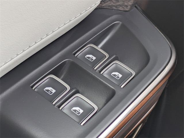 Photo of 2023 Launch Green Rivian R1S