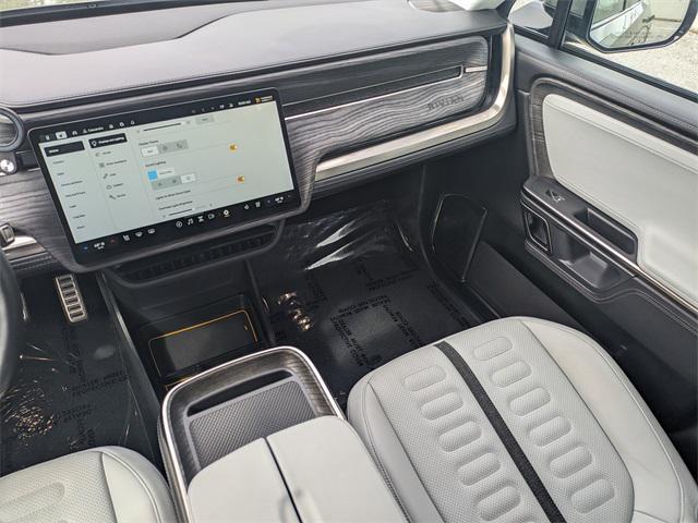 Photo of 2023 Launch Green Rivian R1S