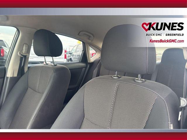 Photo of 2015 Gun Metallic Nissan Sentra