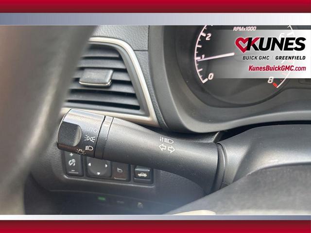 Photo of 2015 Gun Metallic Nissan Sentra