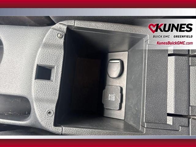 Photo of 2015 Gun Metallic Nissan Sentra
